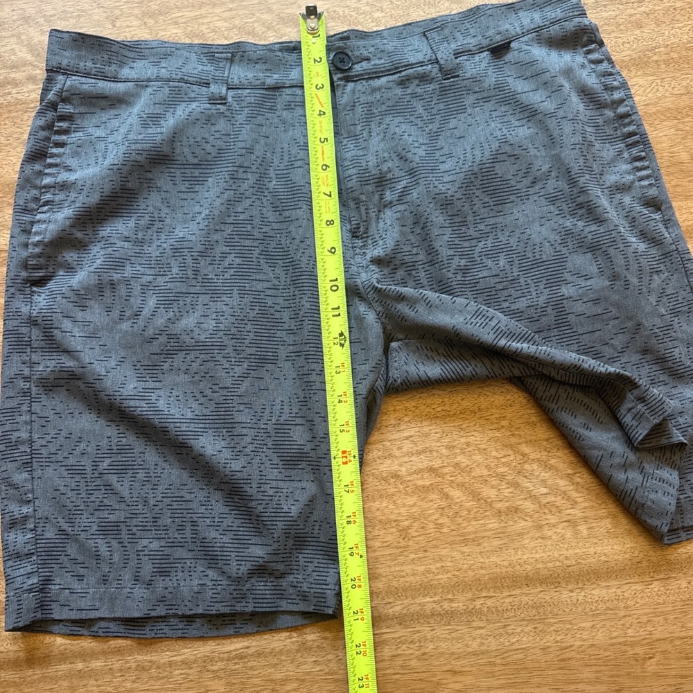 TravisMathew Mens Grey Golf Shorts Size 38 Geometric Palm Print - Picture 6 of 7